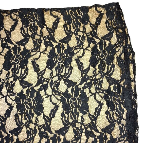 NEWPORT NEWS PENCIL SKIRT SIZE 14 NUDE  BLACK FLORAL LACE BODYCON KNEE LENGTH - Picture 3 of 8
